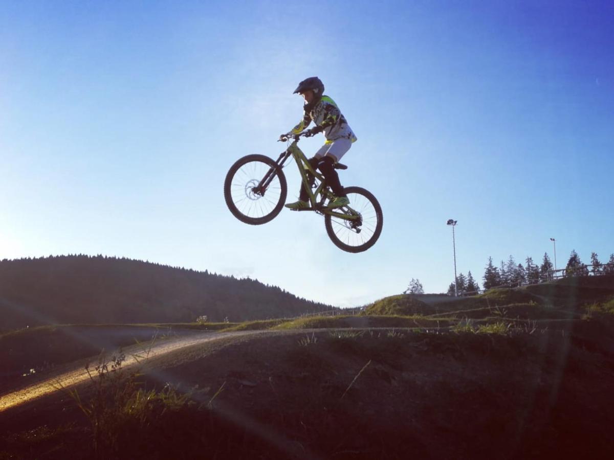 Bergkristall Direkt Am Bikepark Und Skigebiet, 2 Schlafzimmer, Terrasse, Abschliessbarer Keller Winterberg Kültér fotó